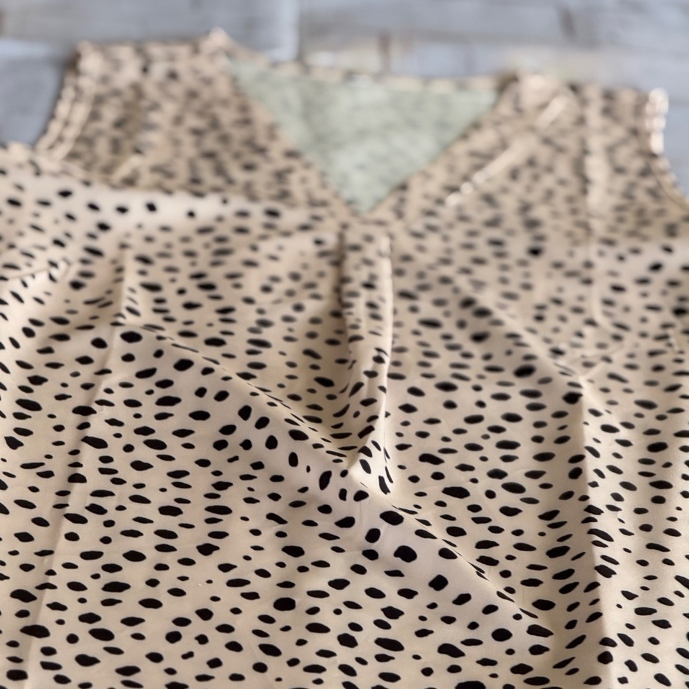 Sleeveless V-Neck Dalmatian Dot Blouse Size- XL, Like new - Picture 3 of 6